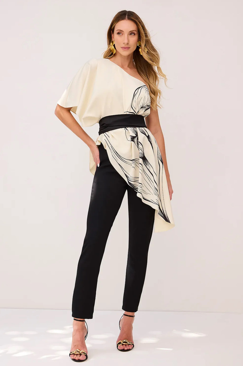 BLUSA AMPLA ESTAMPADA OMBRO ÚNICO