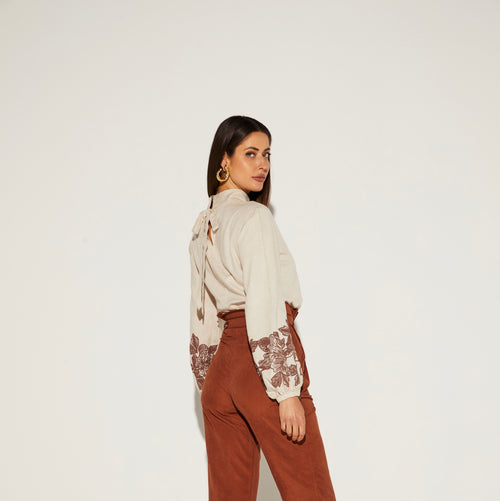 BLUSA FEMININA GOLA ALTA MANGA PUFF ONÇA PRETA