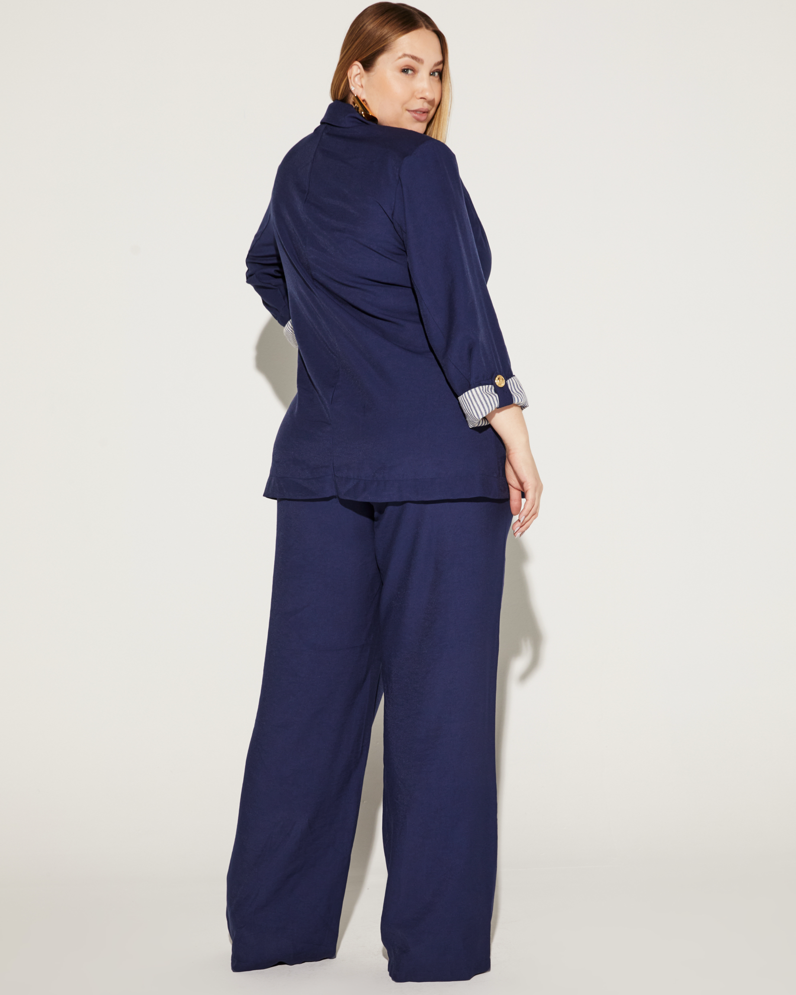 BLAZER FEMININO ALONGADO DETALHE BARRA DOBRADA CURVES ONÇA PRETA