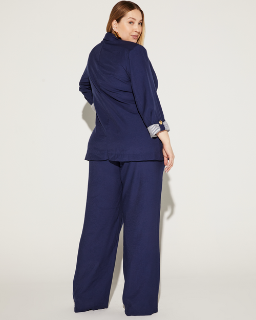 BLAZER FEMININO ALONGADO DETALHE BARRA DOBRADA CURVES ONÇA PRETA
