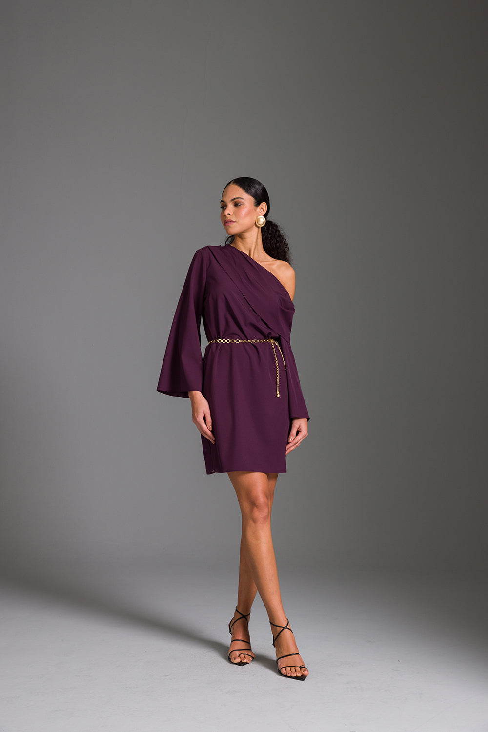 Vestido Curto Liso Ombro Único