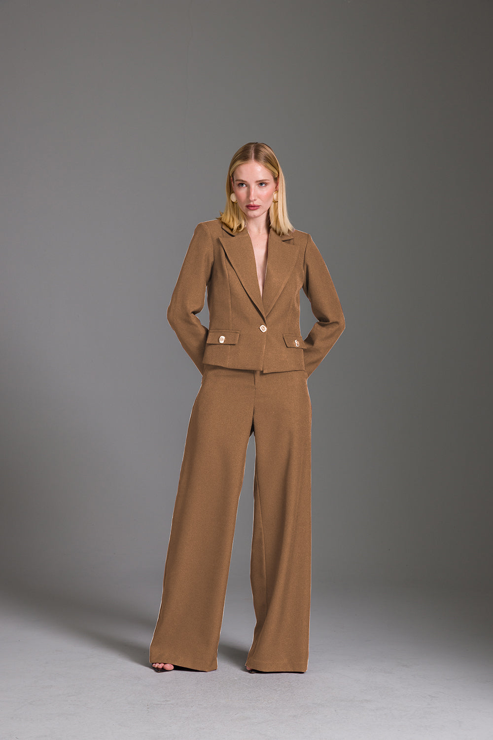 Blazer Spencer Liso Com Lapelas Castanho