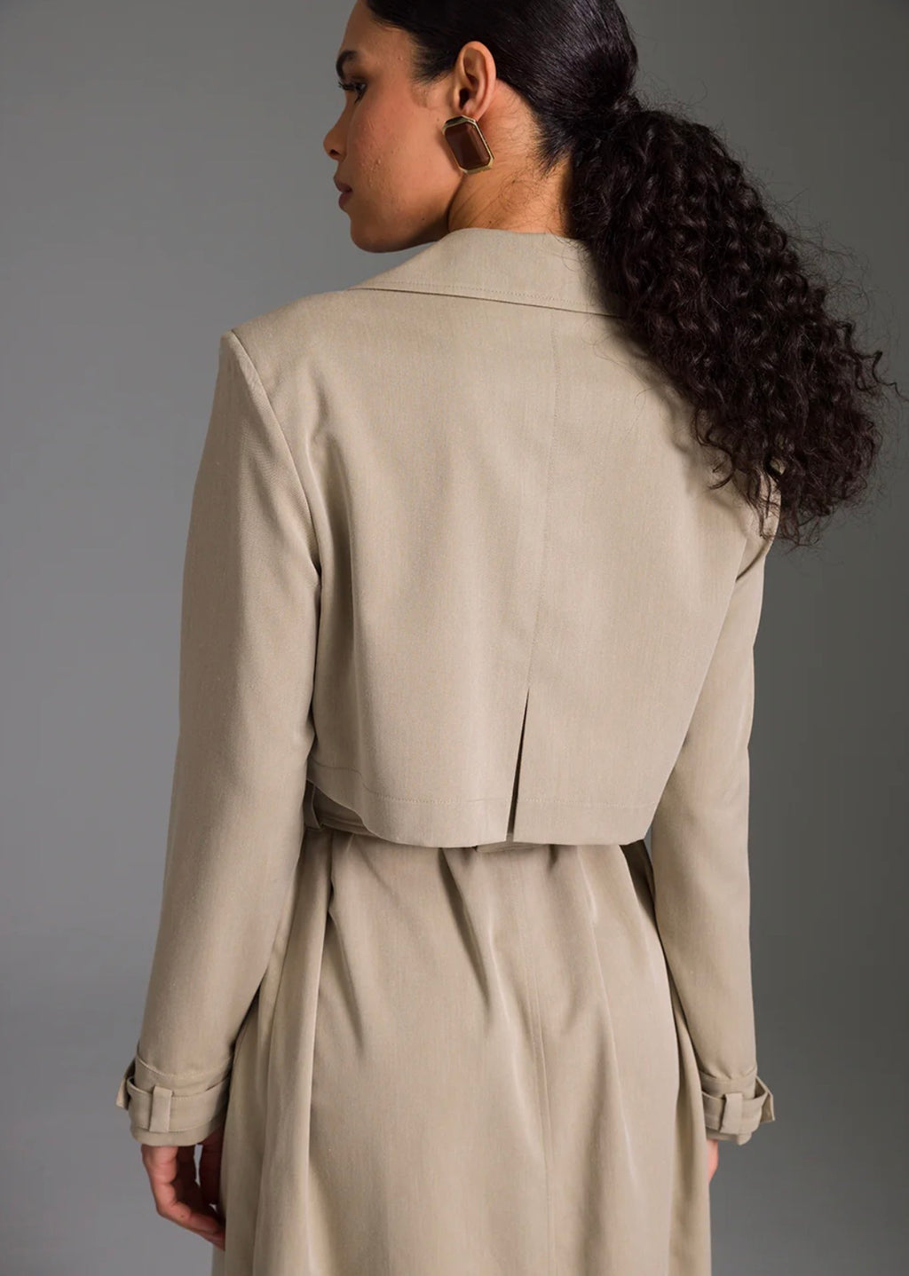 CASACO TRENCH COAT LISO COM AMARRAÇÃO CHARRY LANÇAMENTO
