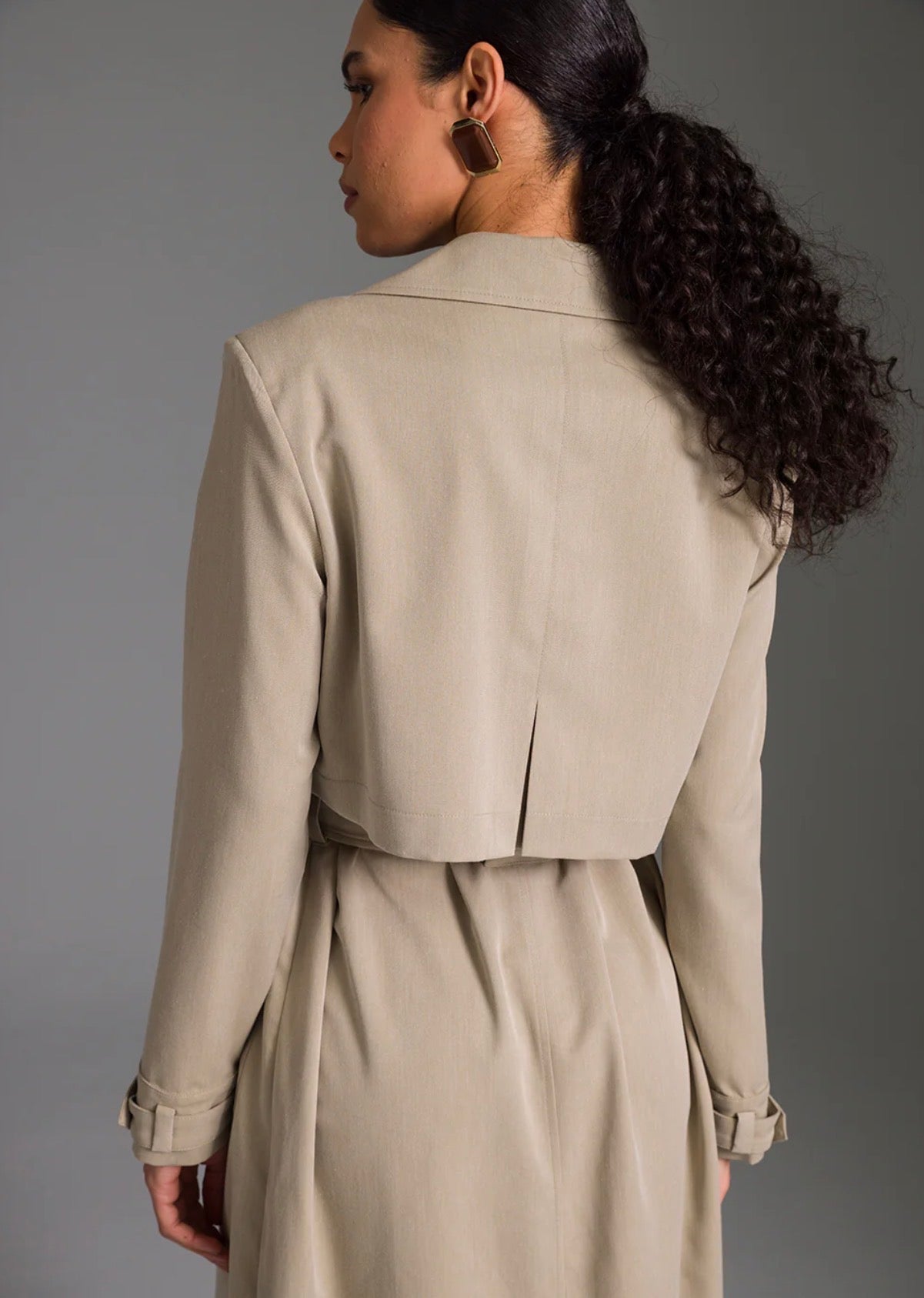 CASACO TRENCH COAT LISO COM AMARRAÇÃO CHARRY LANÇAMENTO