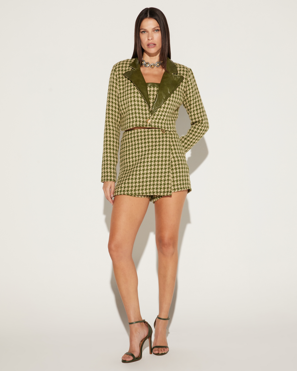 BLAZER CURTO EM TWEED ONÇA PRETA
